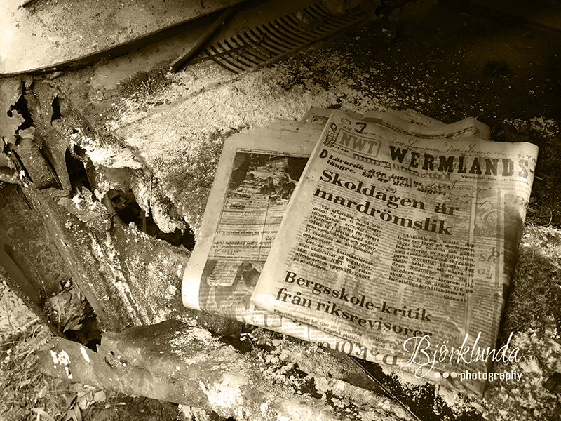 Fundstück - Eine alte Zeitung inmitten der vergessenen Autos